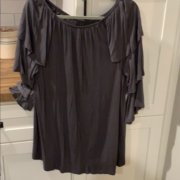 Gray tunic with super cute sleeves - Picture 3 of 4